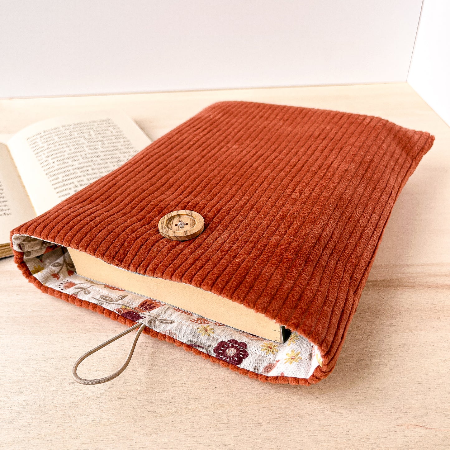 Custodia per libri imbottita in velluto terracotta