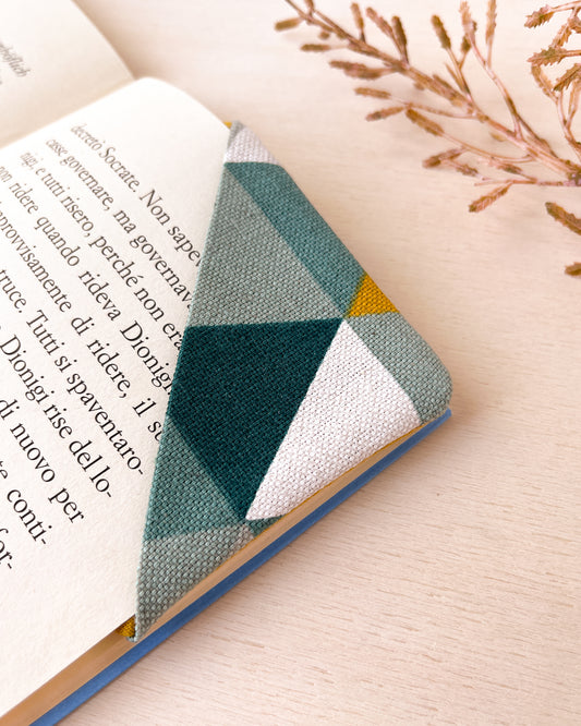 Segnalibro in stoffa ad angolo con motivo geometrico
