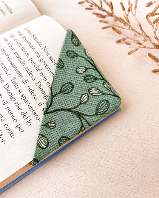 Segnalibro in stoffa ad angolo verde con foglie