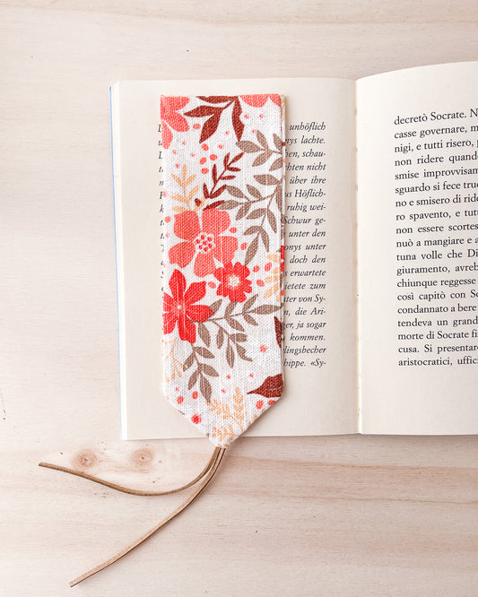 Segnalibro in stoffa con fiori arancio