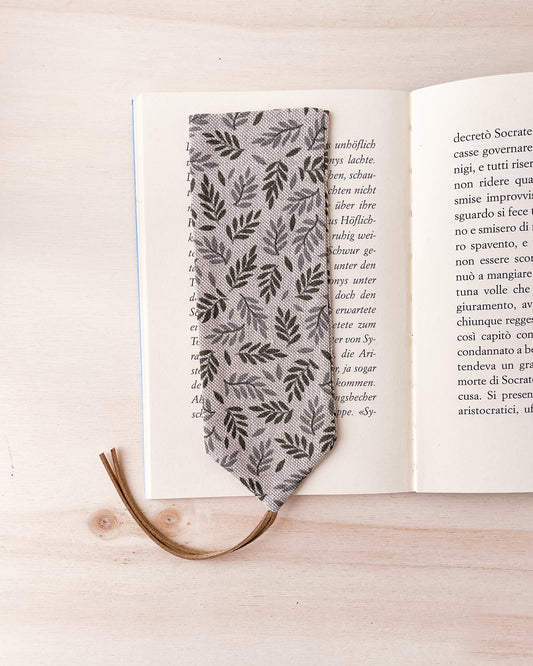 Segnalibro in stoffa con foglioline verdi