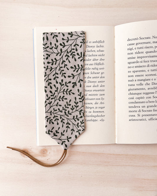 Segnalibro in stoffa con foglioline verdi