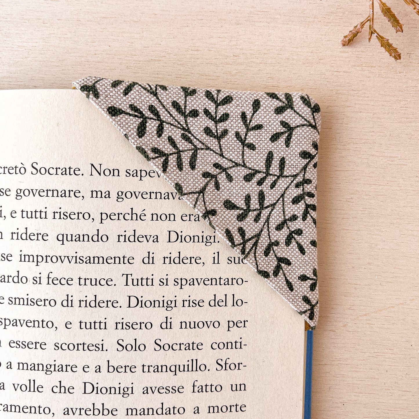 Astuccio con motivo a foglioline + segnalibro