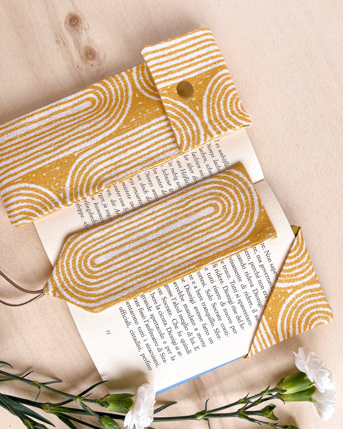 Astuccio con motivo geometrico giallo + segnalibro