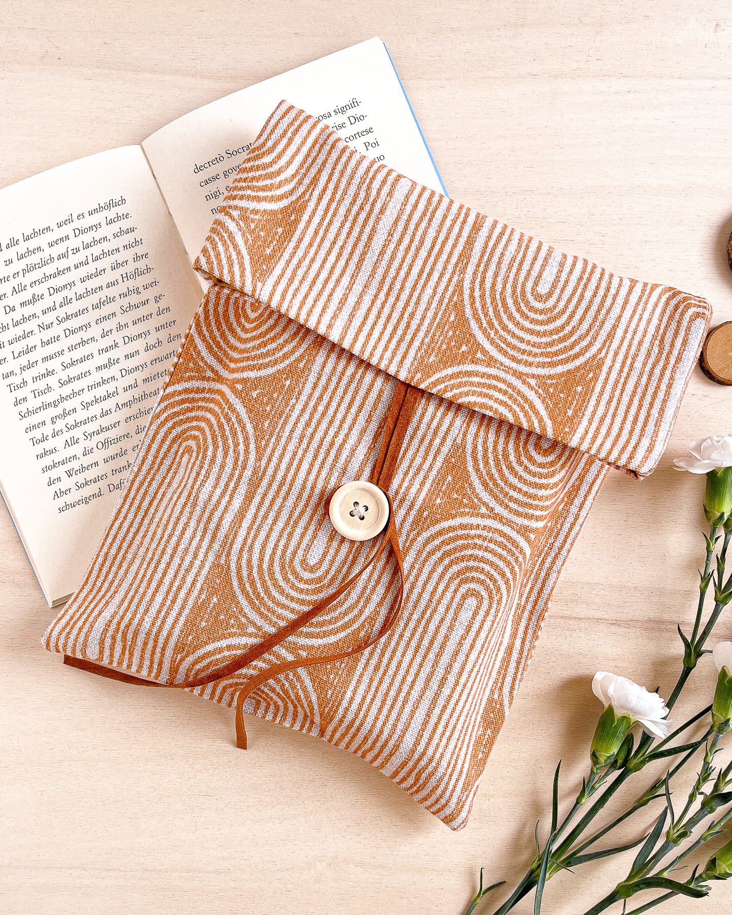 Adjustable orange cotton book sleeve