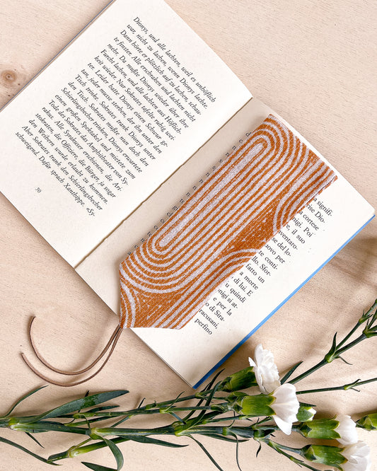 Segnalibro in stoffa con motivo geometrico arancio