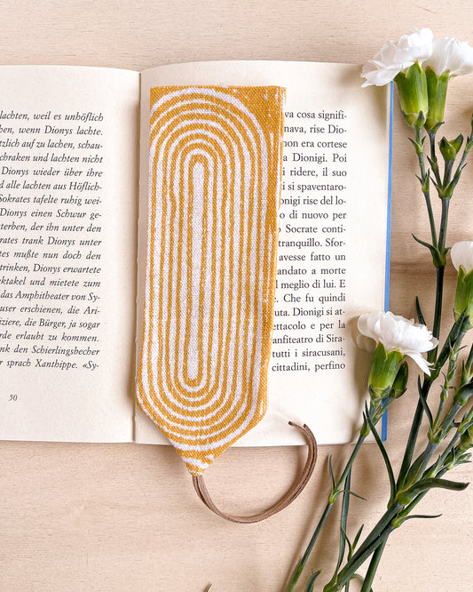 Segnalibro in stoffa con motivo geometrico giallo