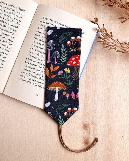 Segnalibro in stoffa con funghi