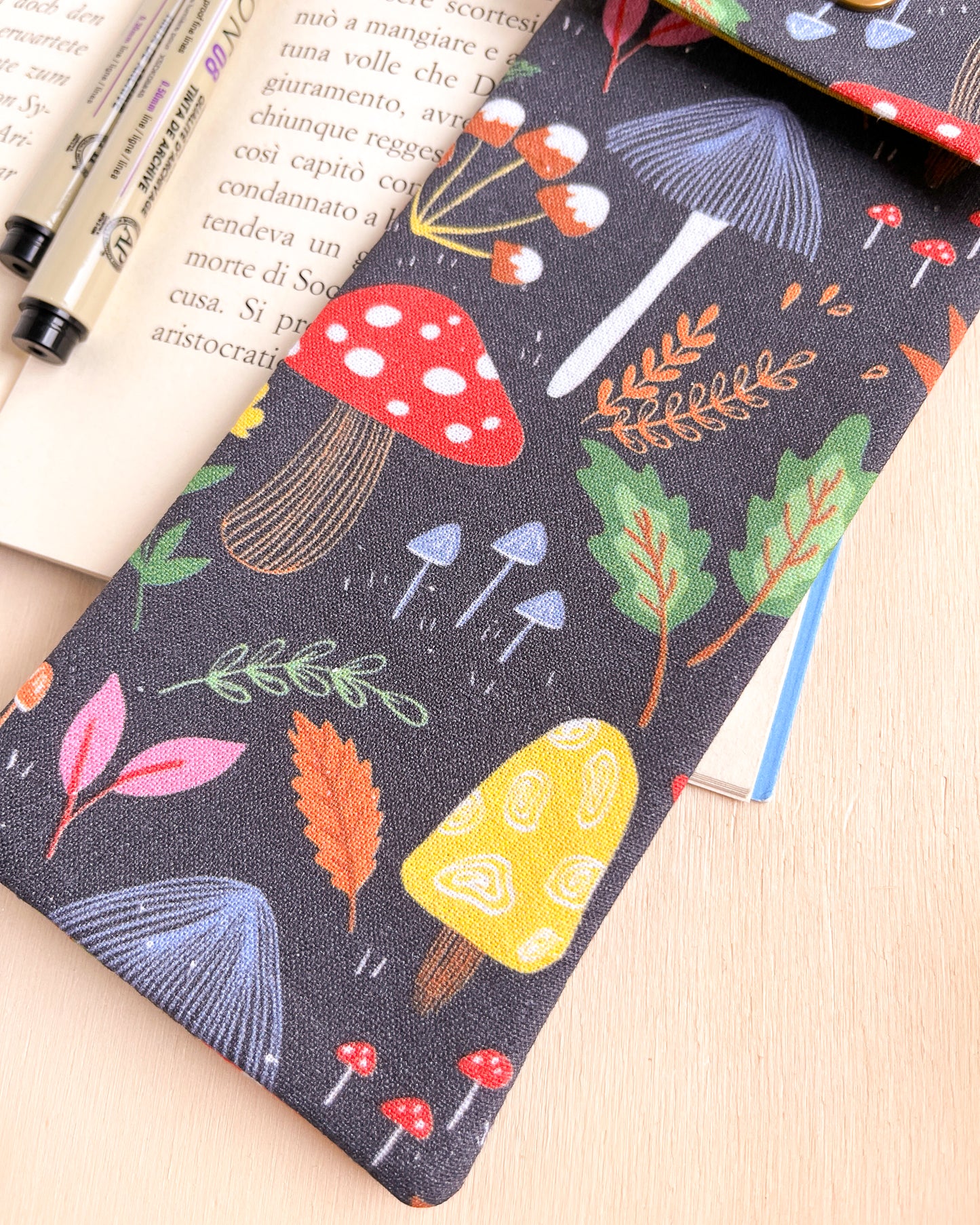 Astuccio autunnale con funghi