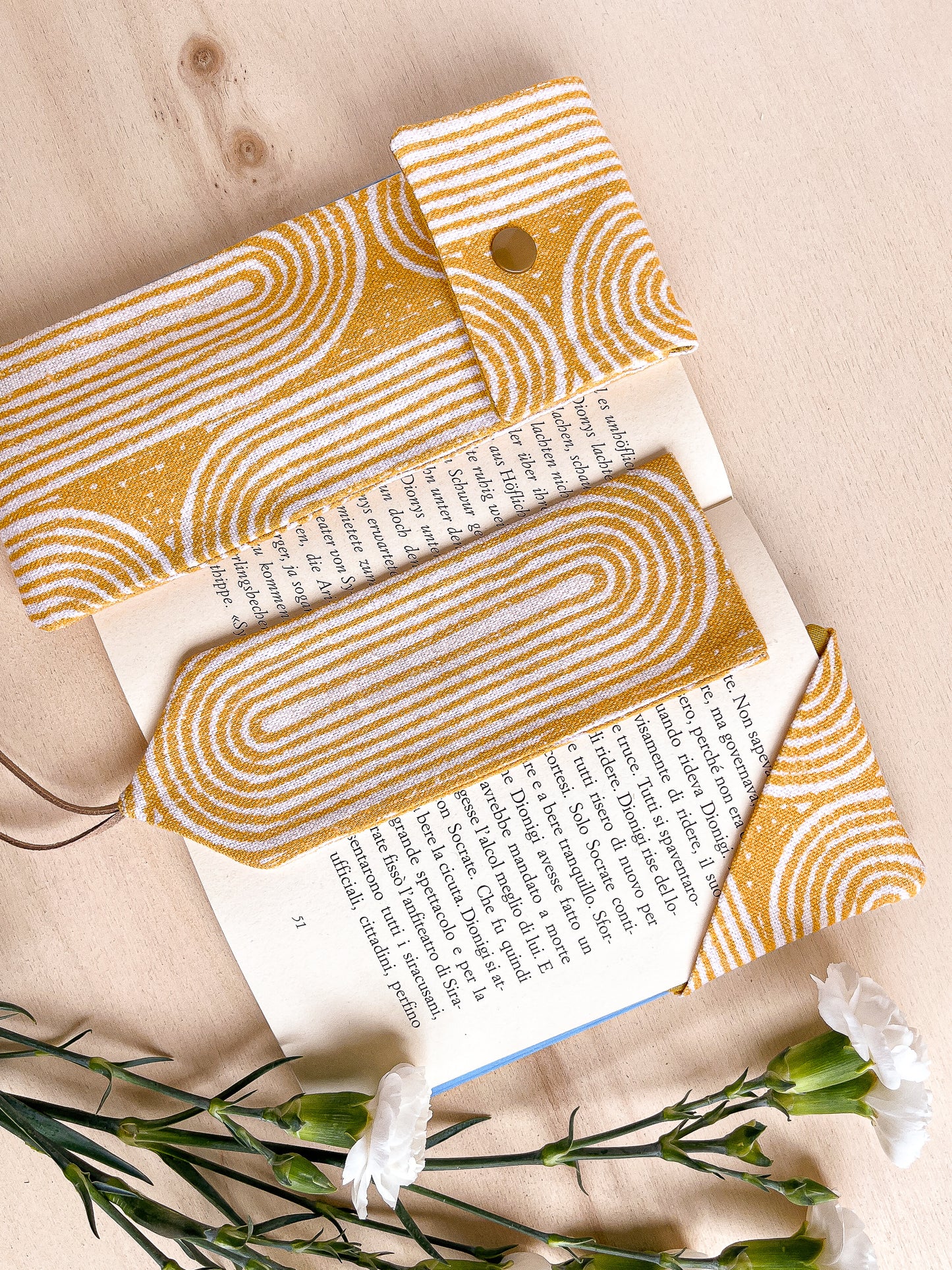 Astuccio con motivo geometrico giallo + segnalibro
