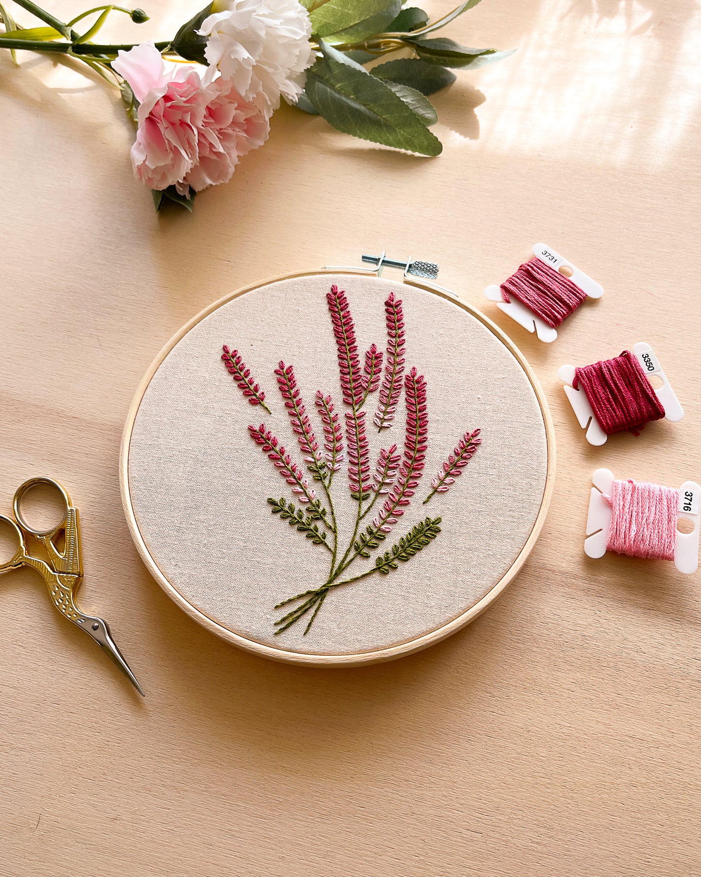 Fiori d'erica - pattern di ricamo a mano con istruzioni e video tutorial