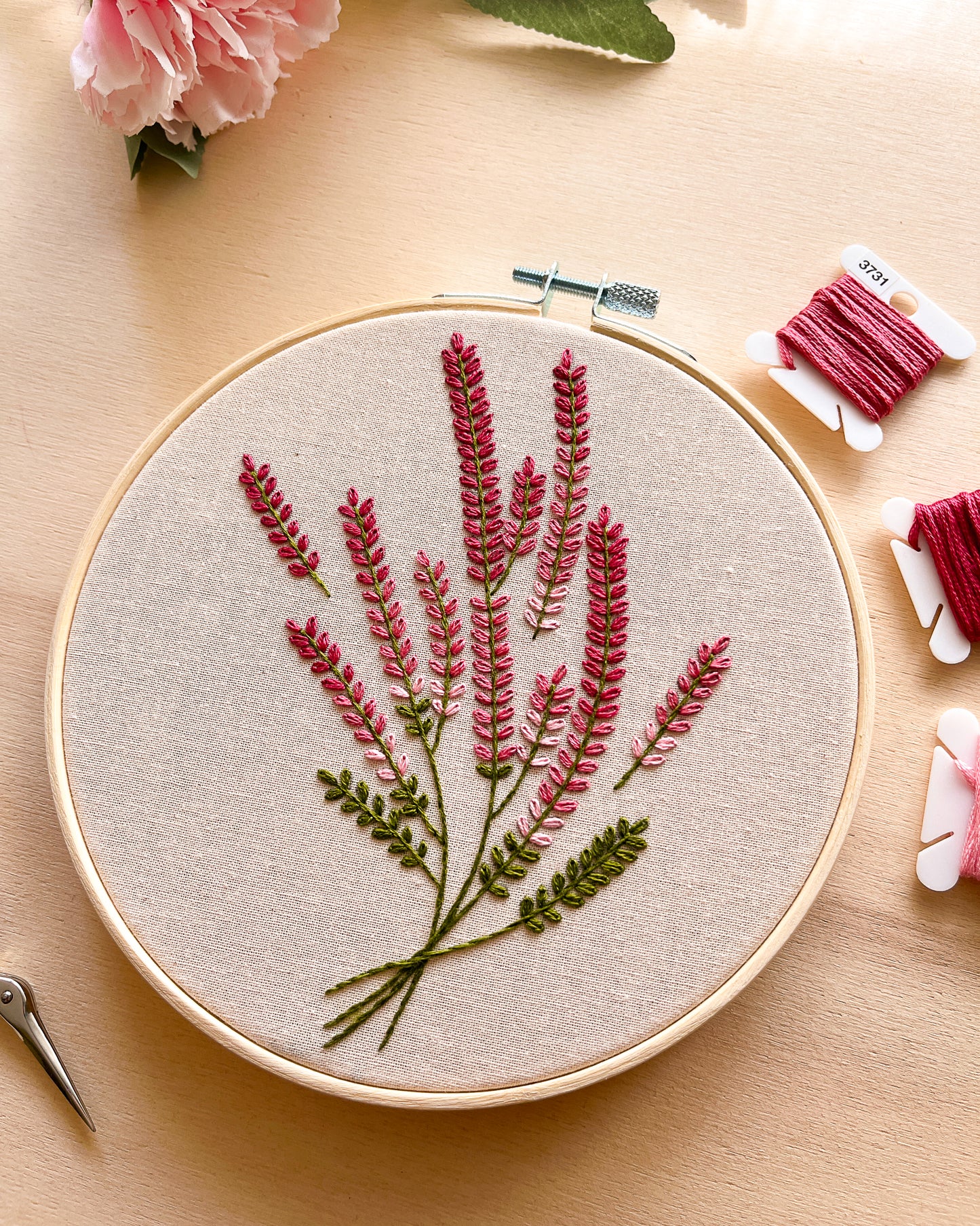 Fiori d'erica - pattern di ricamo a mano con istruzioni e video tutorial
