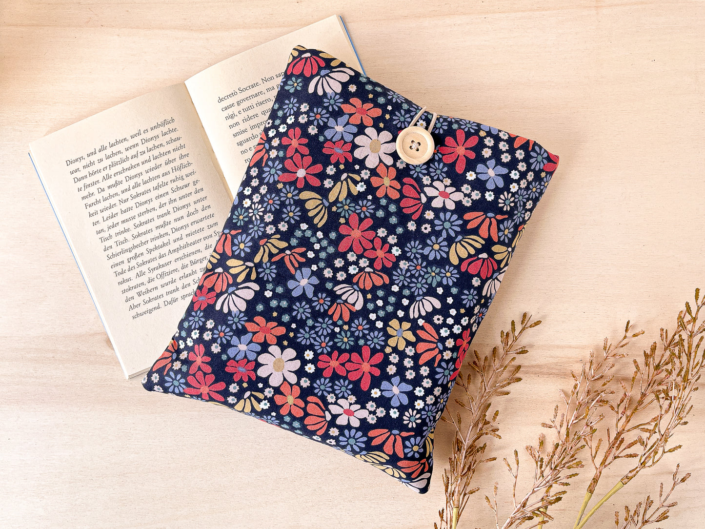 Tiny flowers padded book sleeve