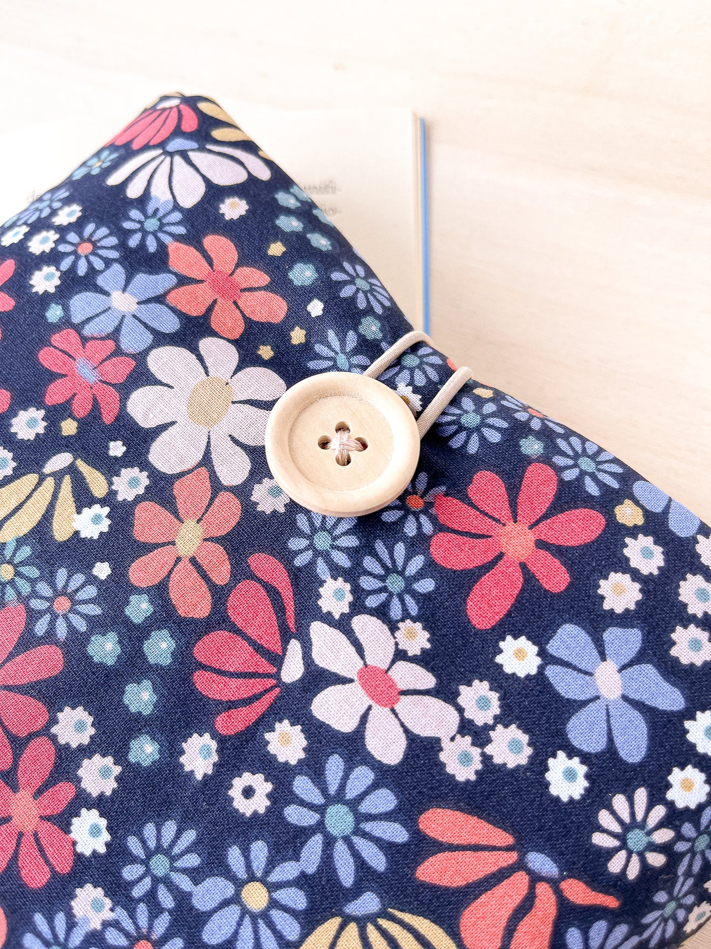 Tiny flowers padded book sleeve