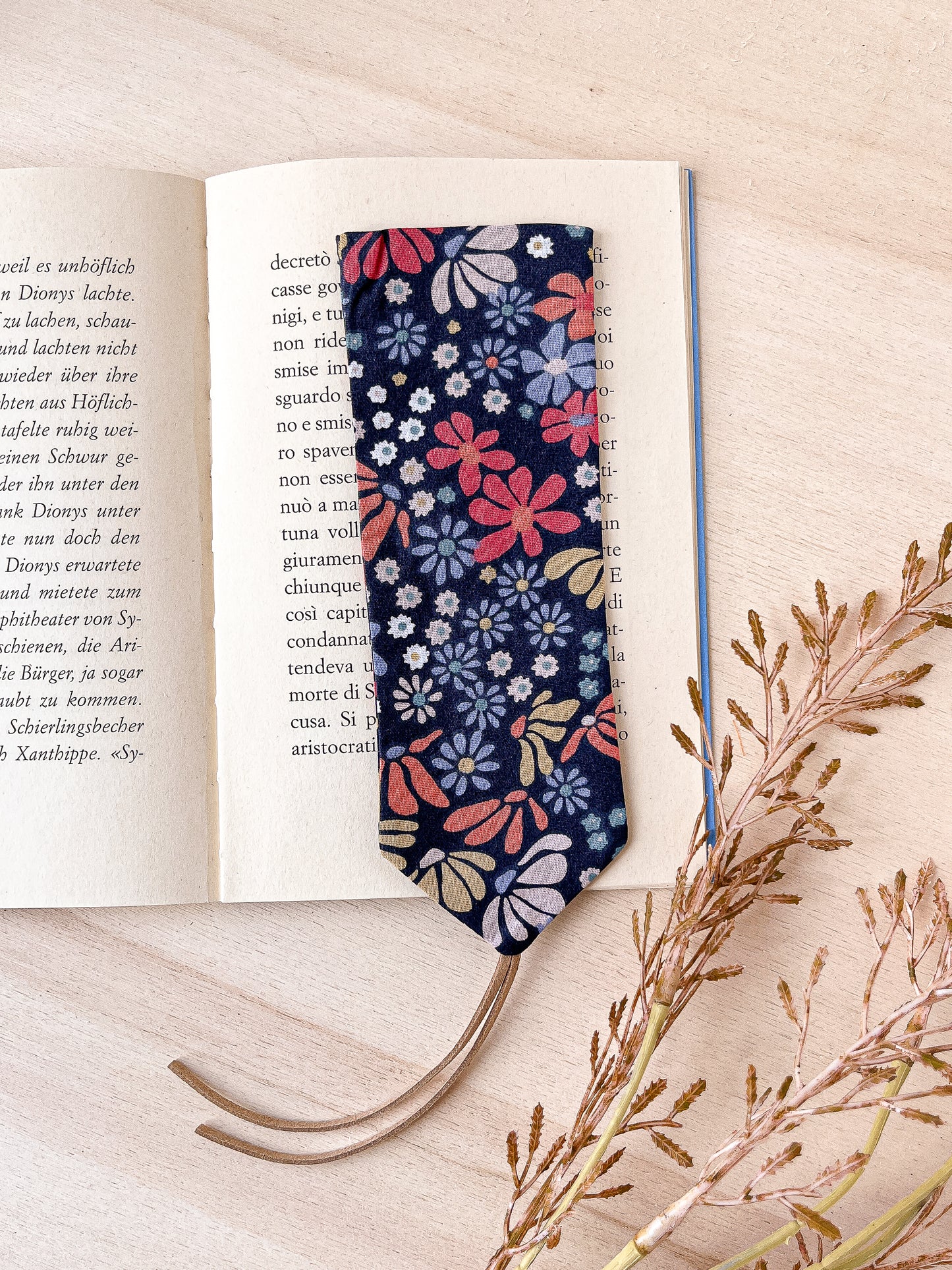 Tiny flowers padded book sleeve