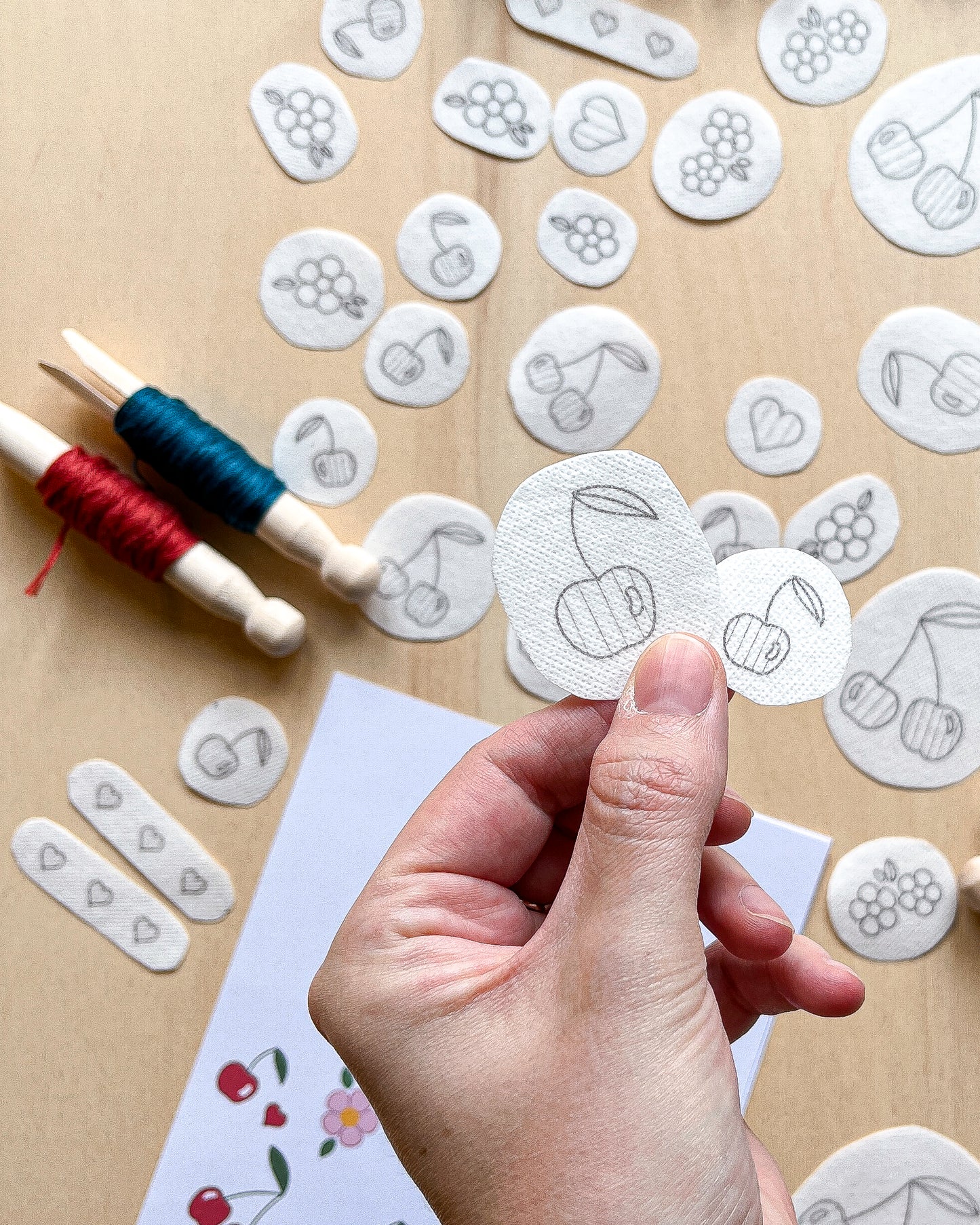 Pacchetto di stick and stitch - Ciliegie, fiori e cuori