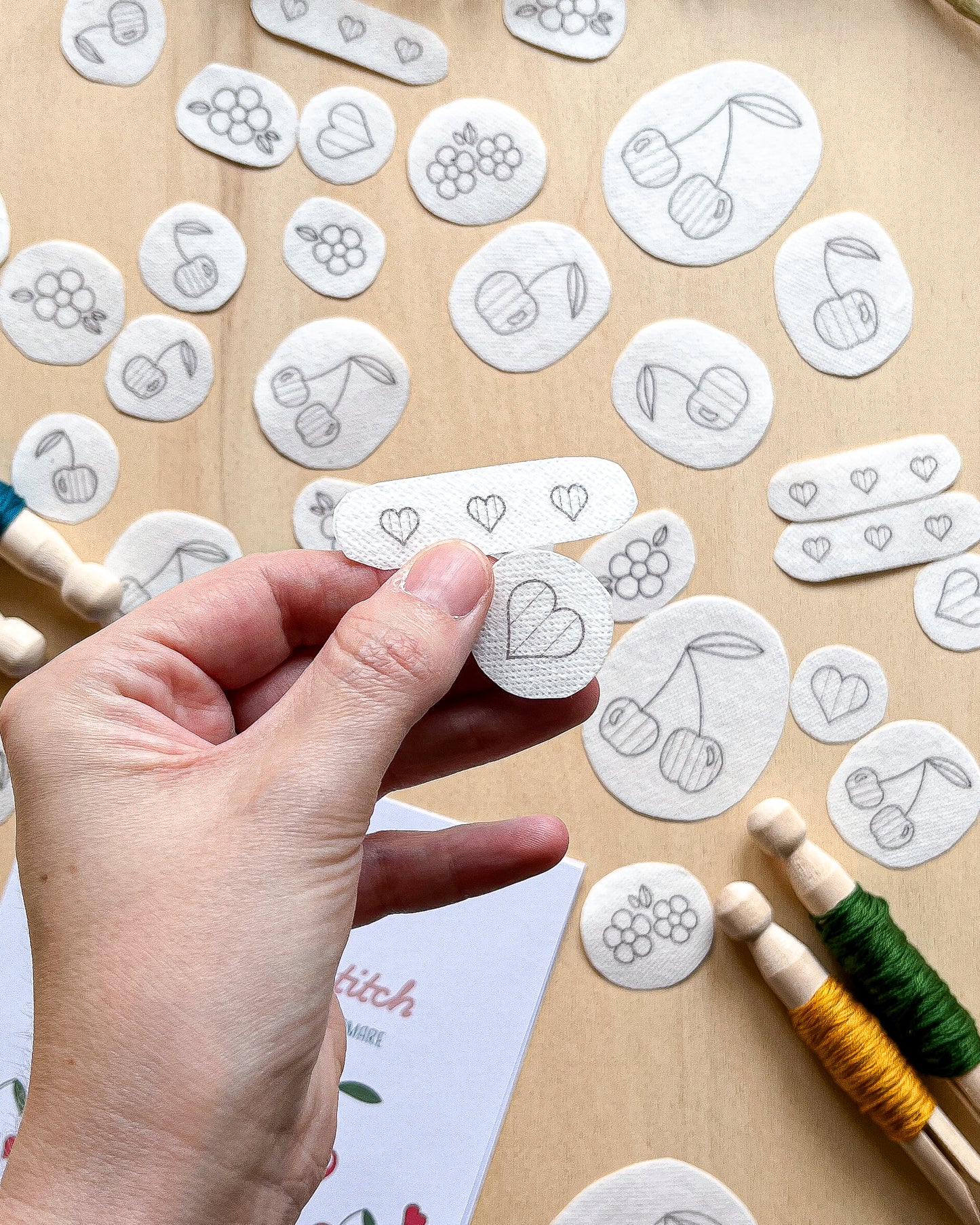 Pacchetto di stick and stitch - Ciliegie, fiori e cuori