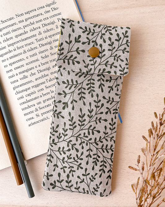 Green leaves pencil case