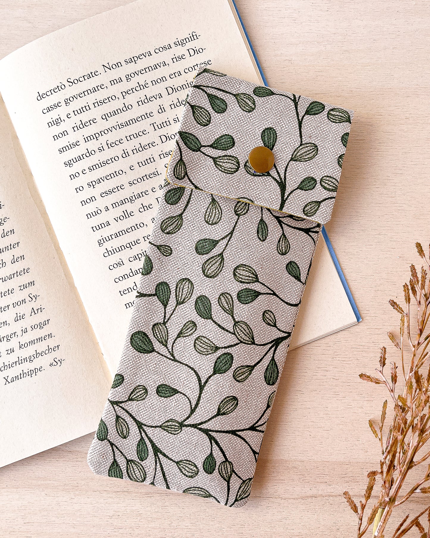 White leaves pencil case