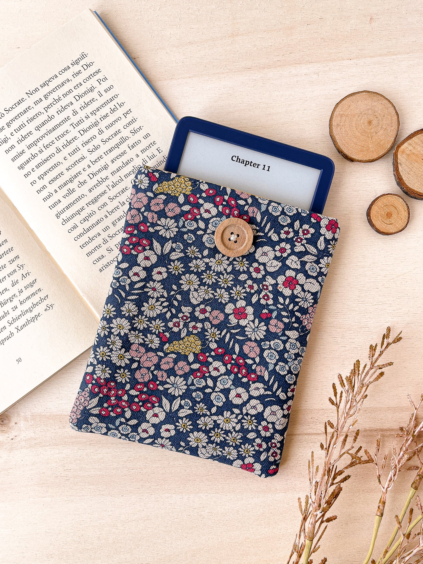 Blue flowers Kindle sleeve