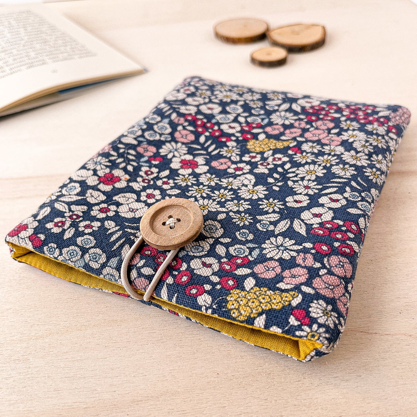 Blue flowers Kindle sleeve