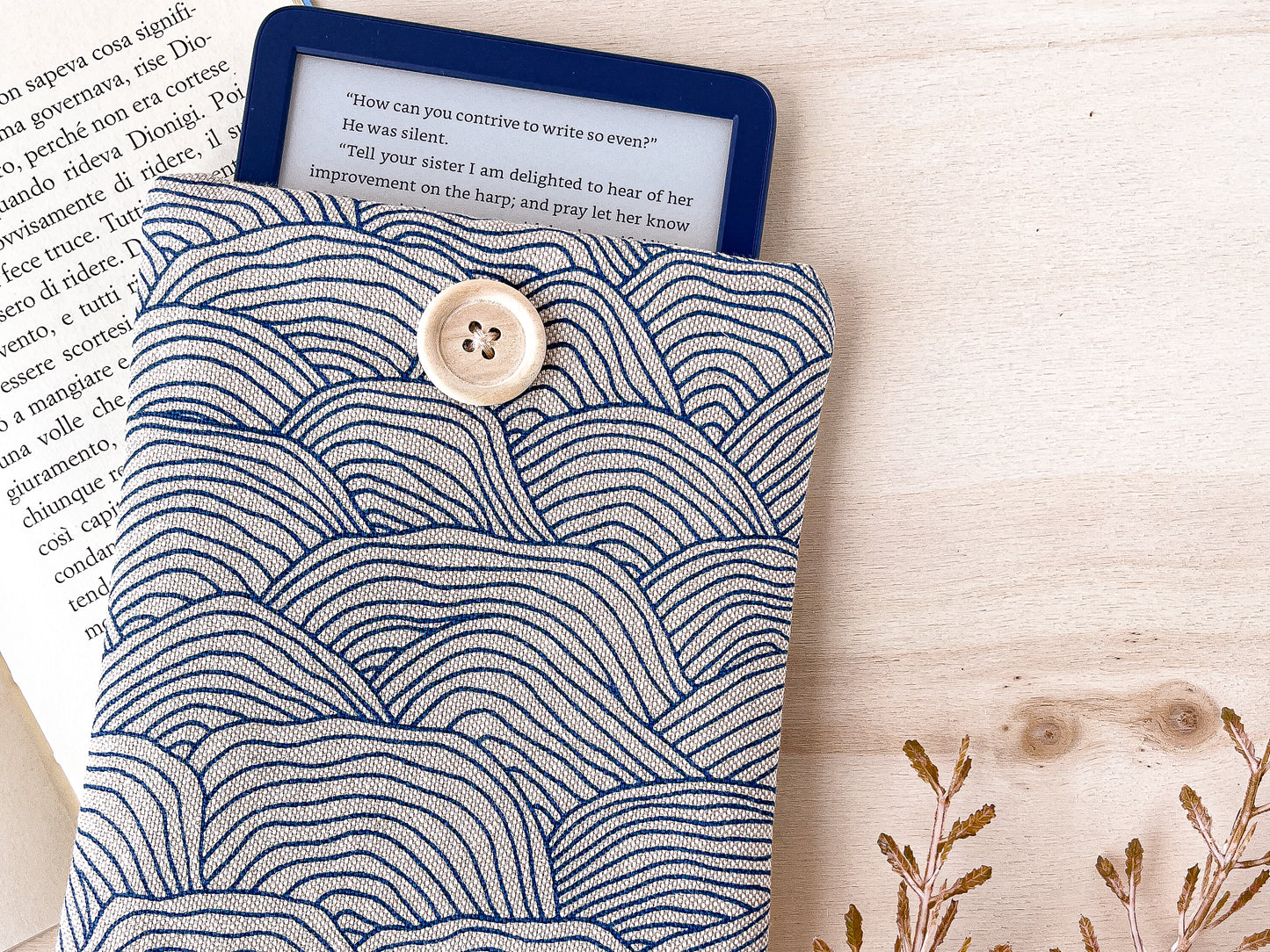 Blue waves padded e-reader sleeve