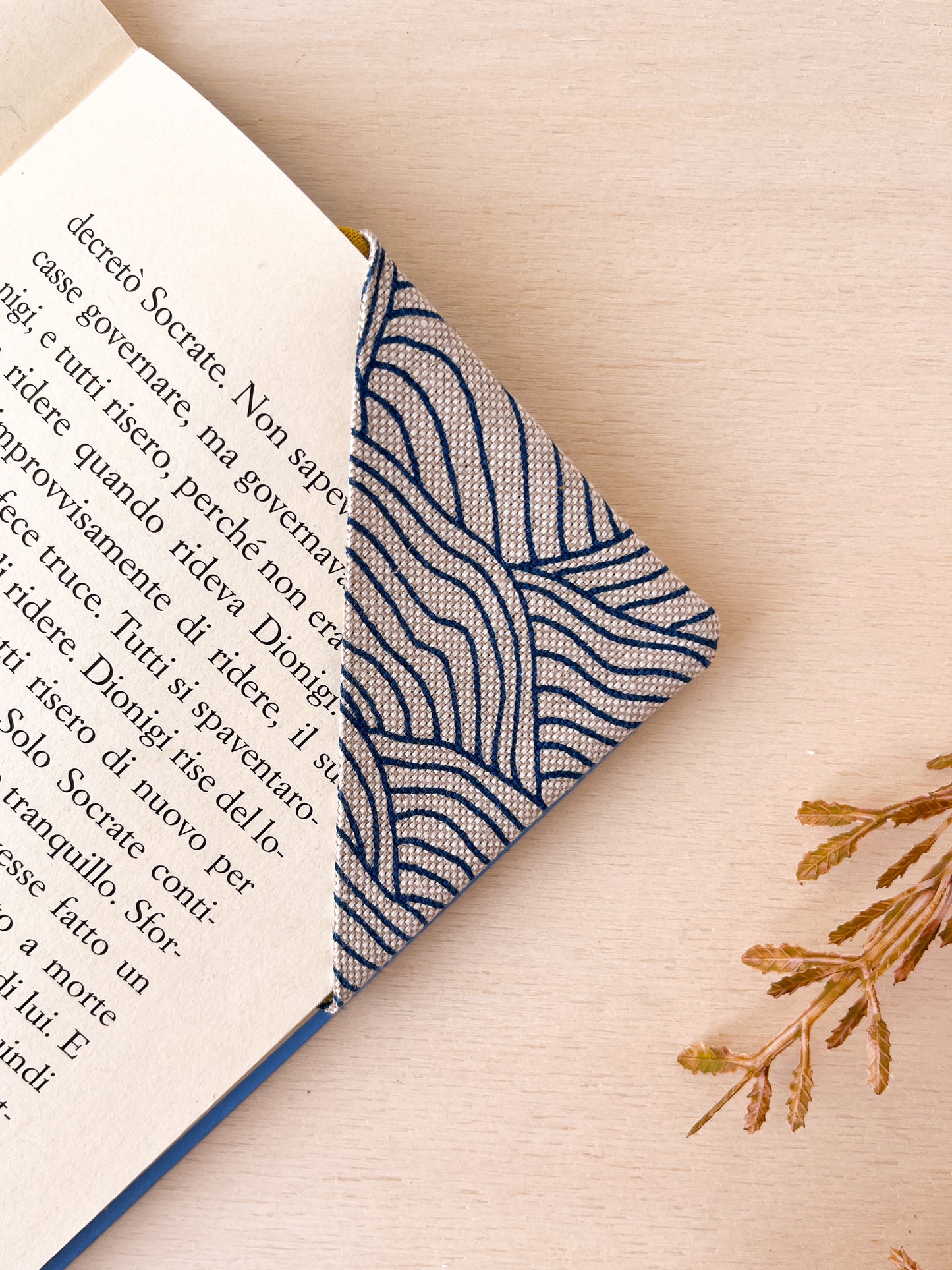 Astuccio con motivo a onde blu + segnalibro