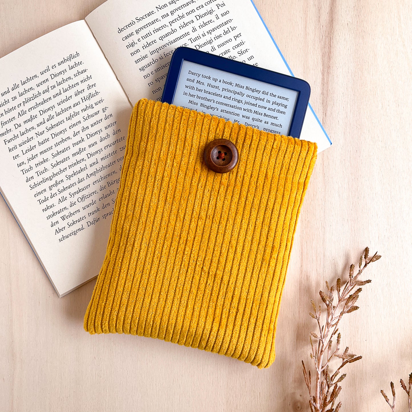 Custodia per e-reader in velluto giallo con fodera autunnale