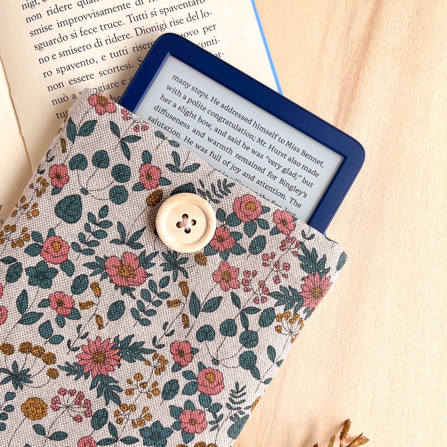 Pink flowers padded e-reader sleeve