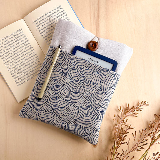 Custodia per libri imbottita con tasca a motivo onde blu