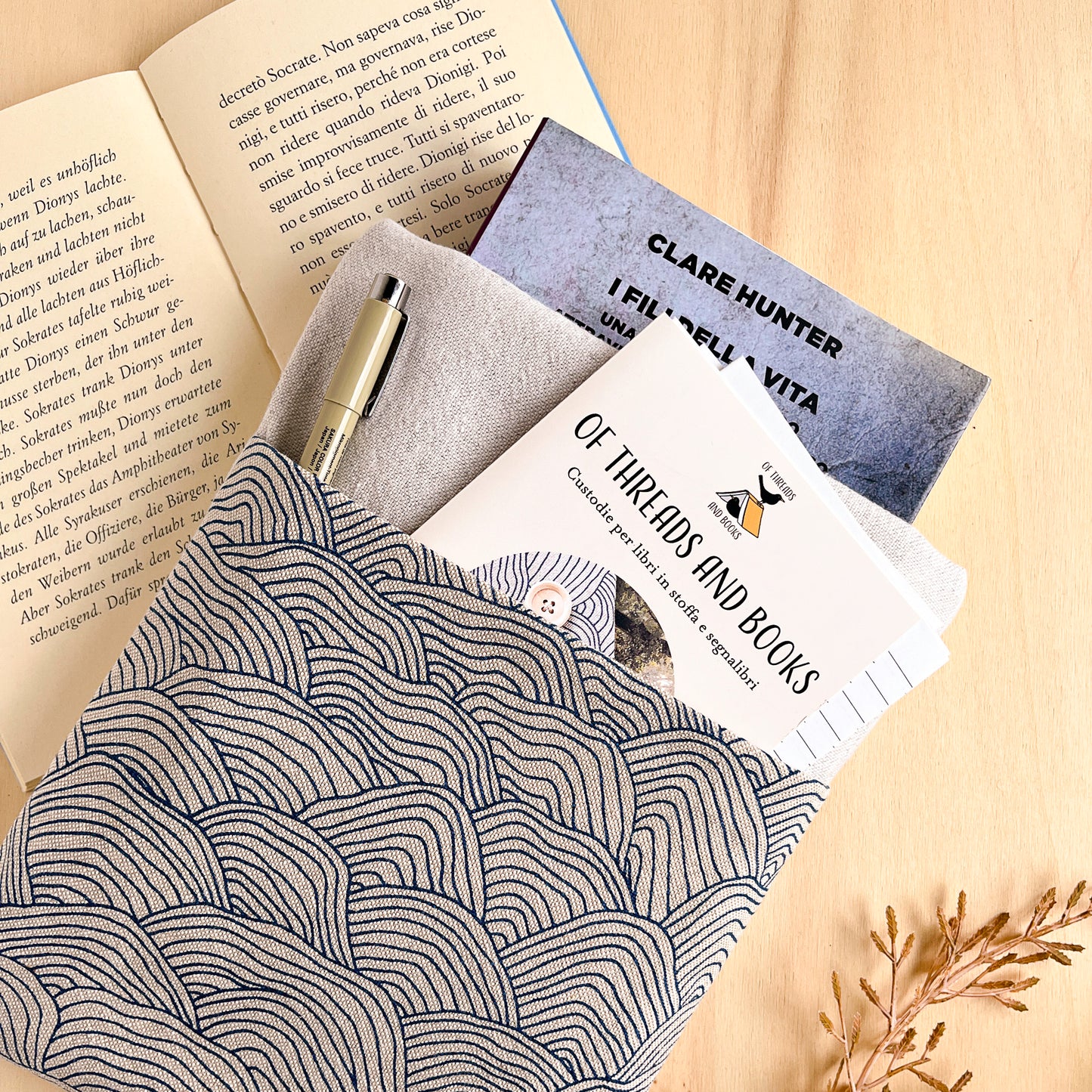 Custodia per libri imbottita con tasca a motivo onde blu