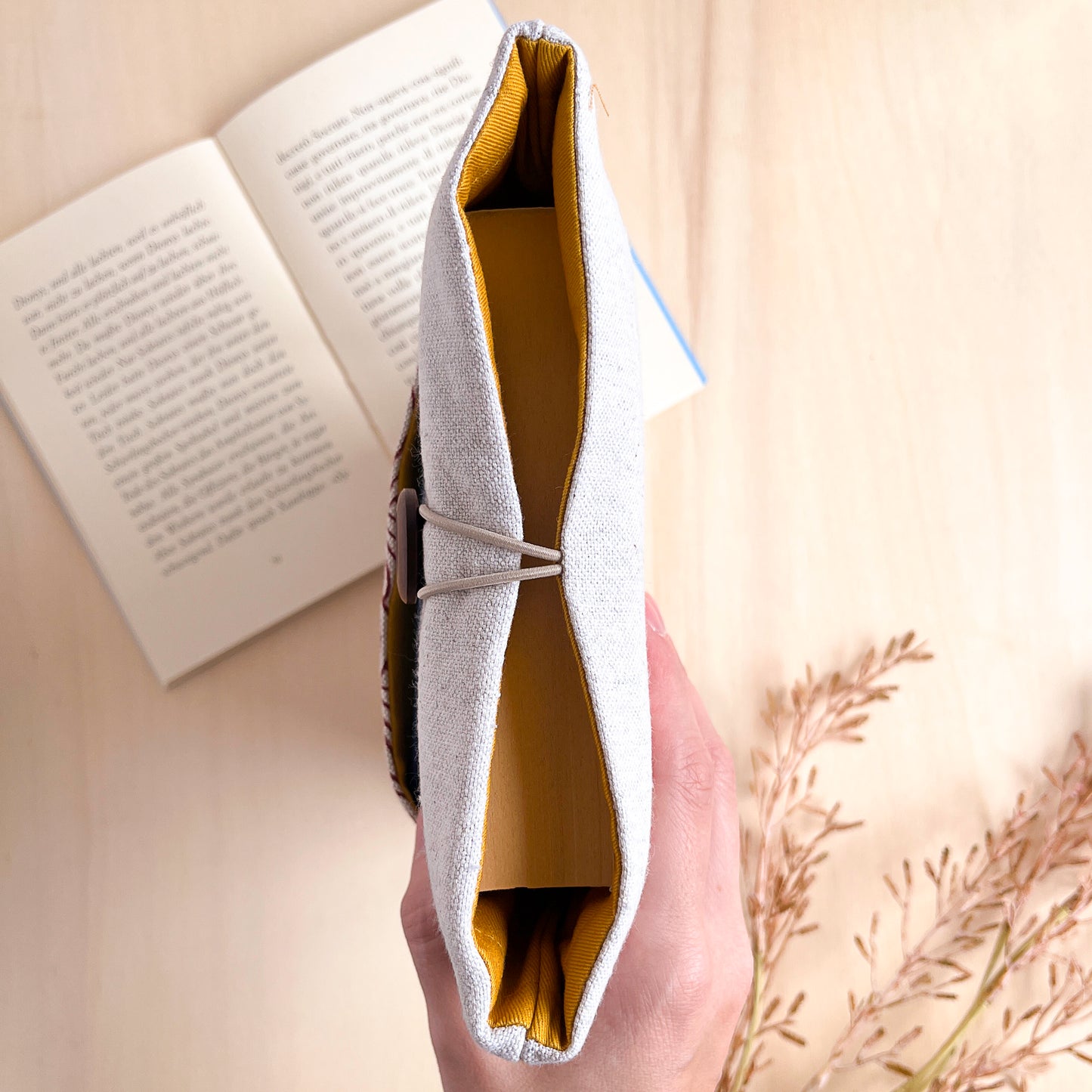 Custodia per libri imbottita con tasca a motivo onde rosse