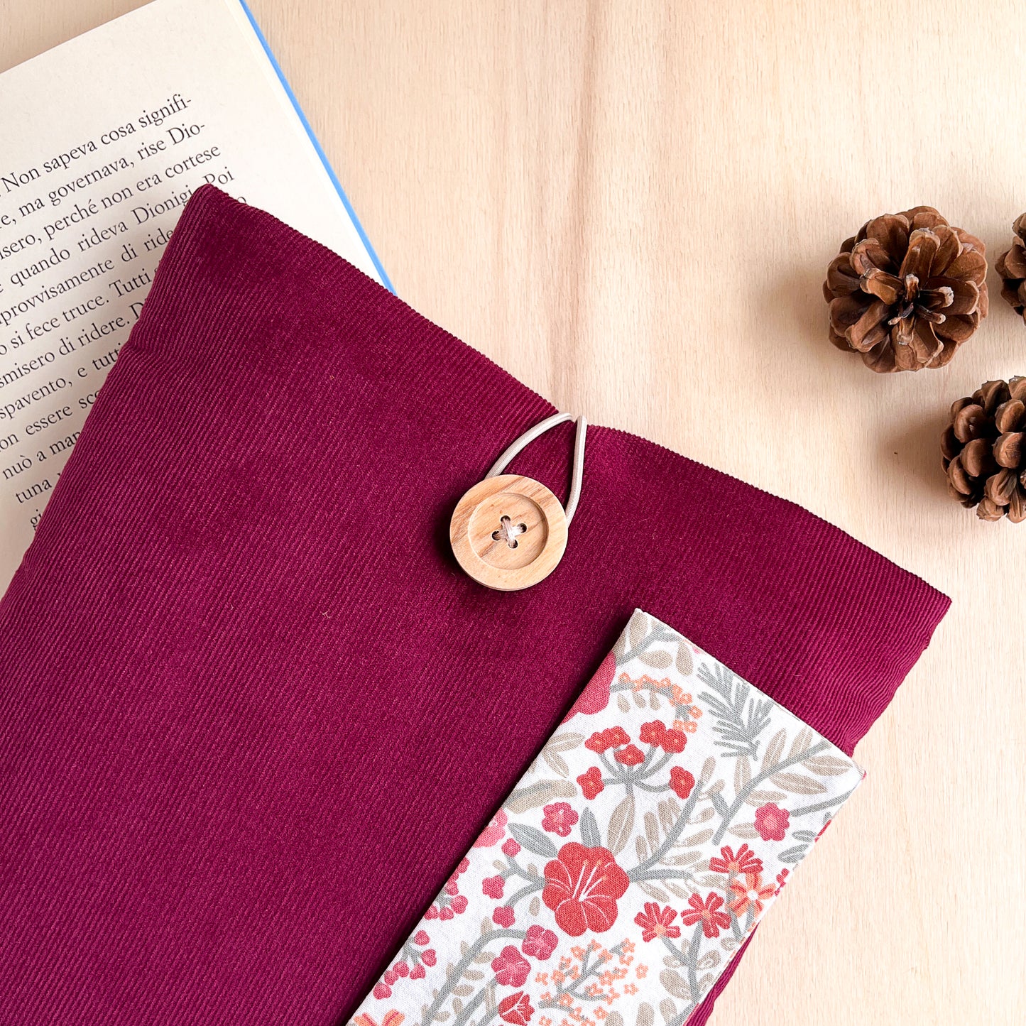 Custodia per libri imbottita in velluto fucsia con fodera Liberty