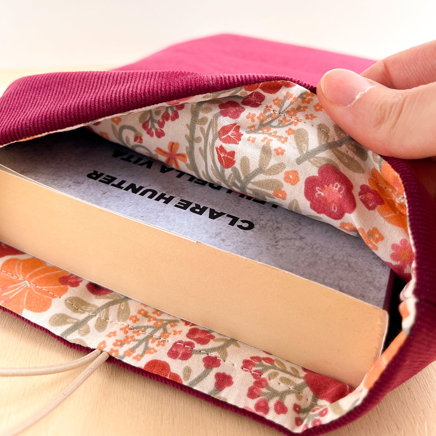 Custodia per libri imbottita in velluto fucsia con fodera Liberty