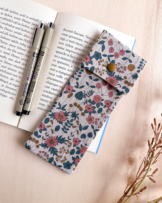 Astuccio con fiori rosa