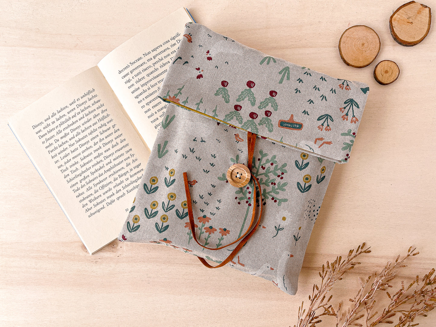 Adjustable cottagecore book sleeve