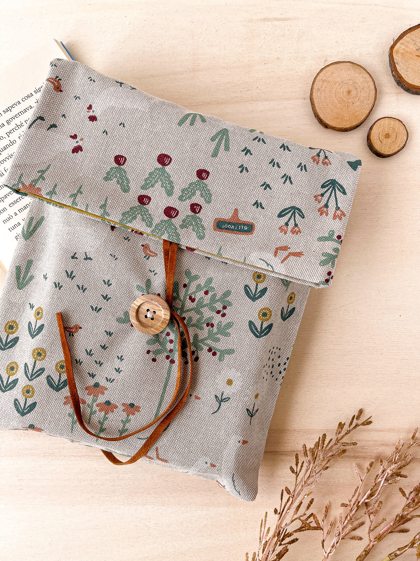 Adjustable cottagecore book sleeve