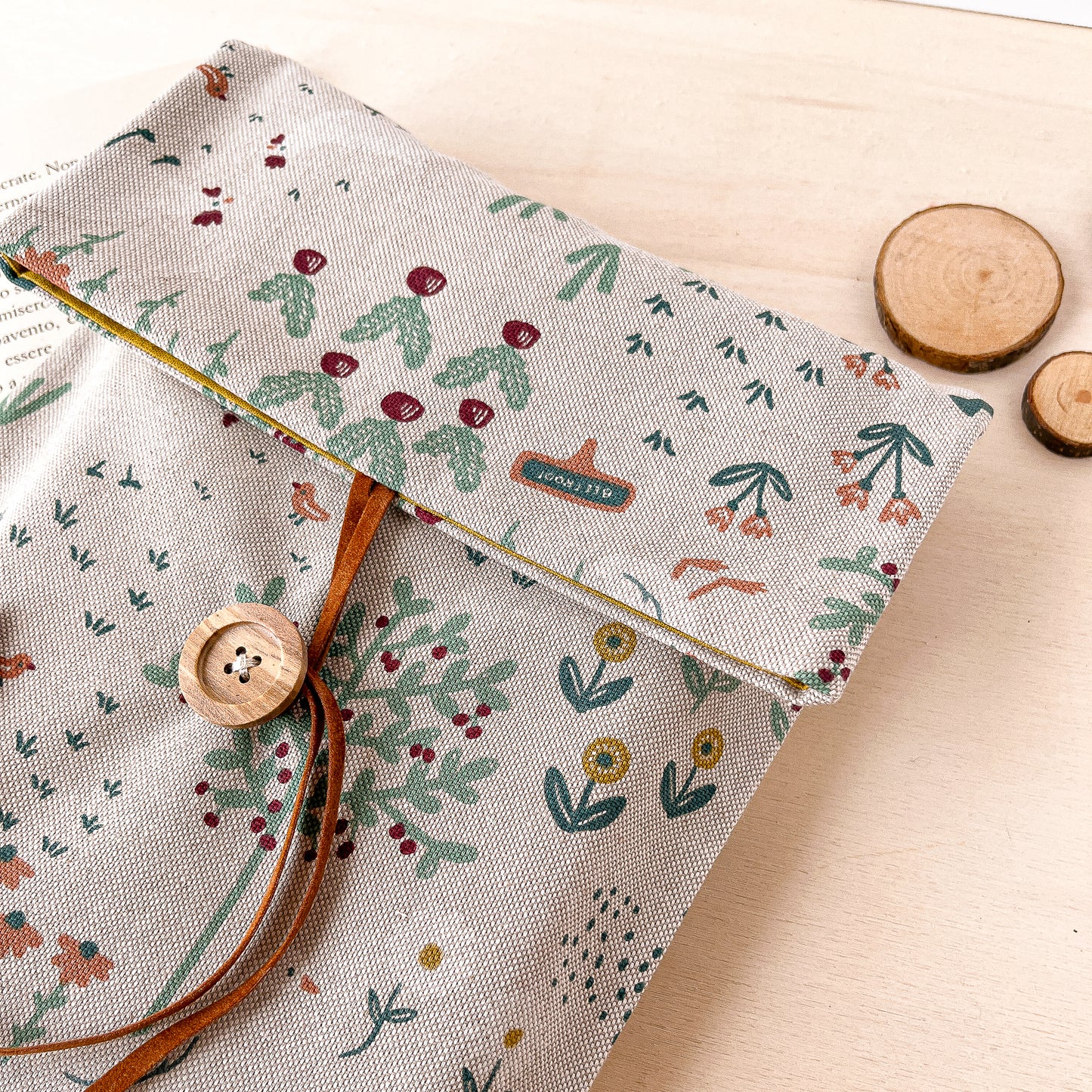 Adjustable cottagecore book sleeve