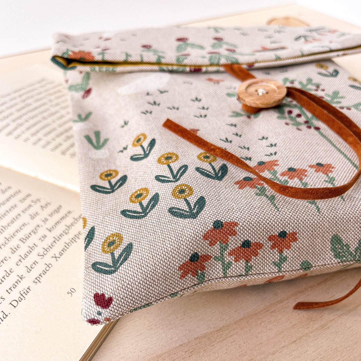 Adjustable cottagecore book sleeve