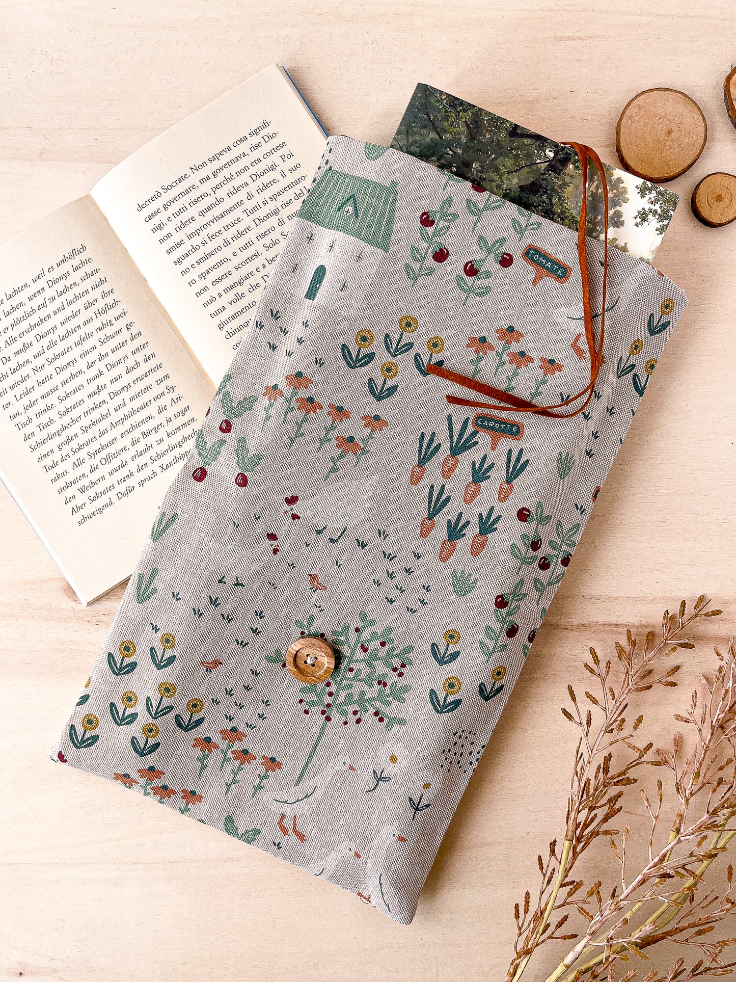 Adjustable cottagecore book sleeve
