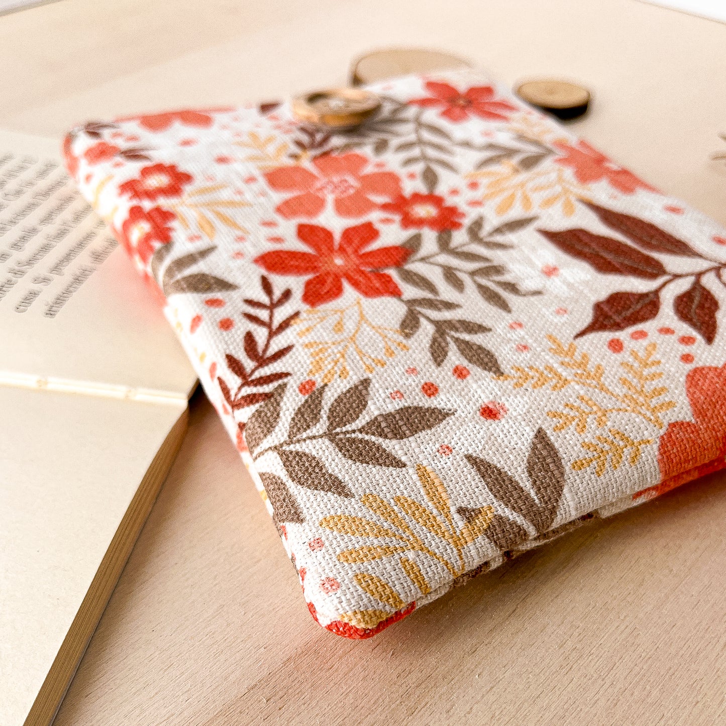Orange flowers padded e-reader sleeve