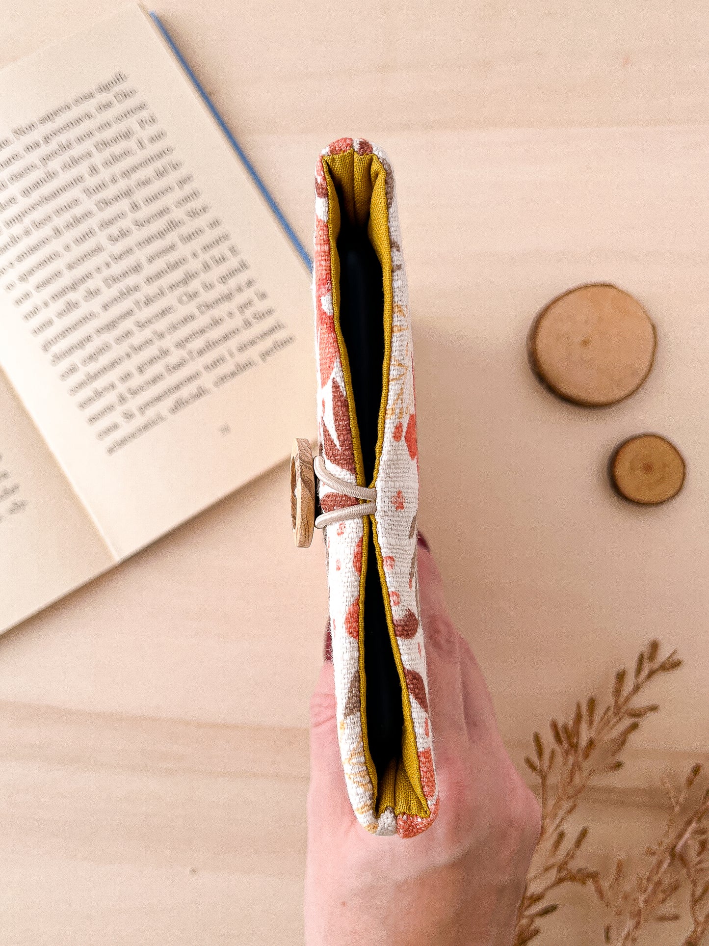 Orange flowers padded e-reader sleeve