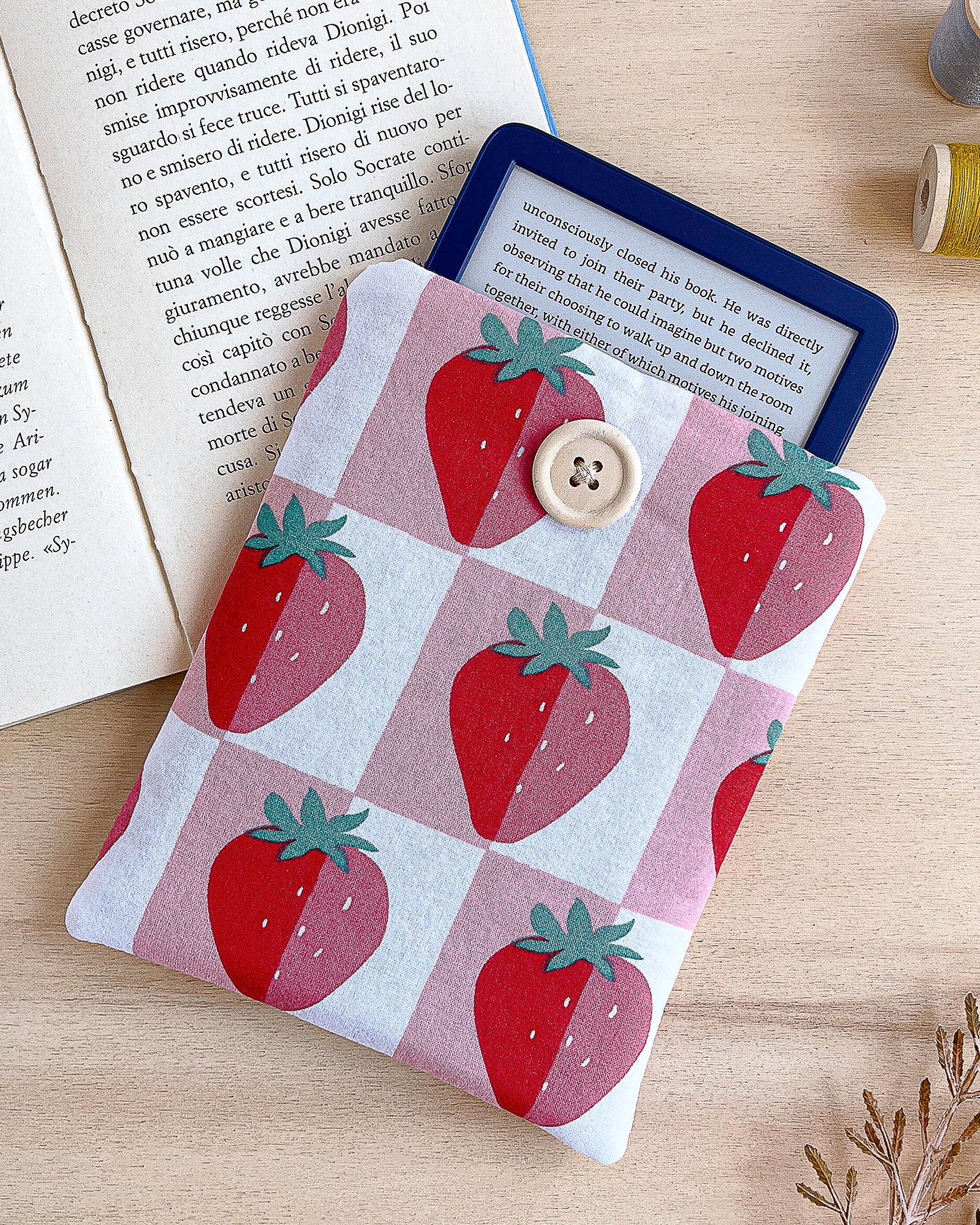 Custodia per e-reader in cotone con fragole