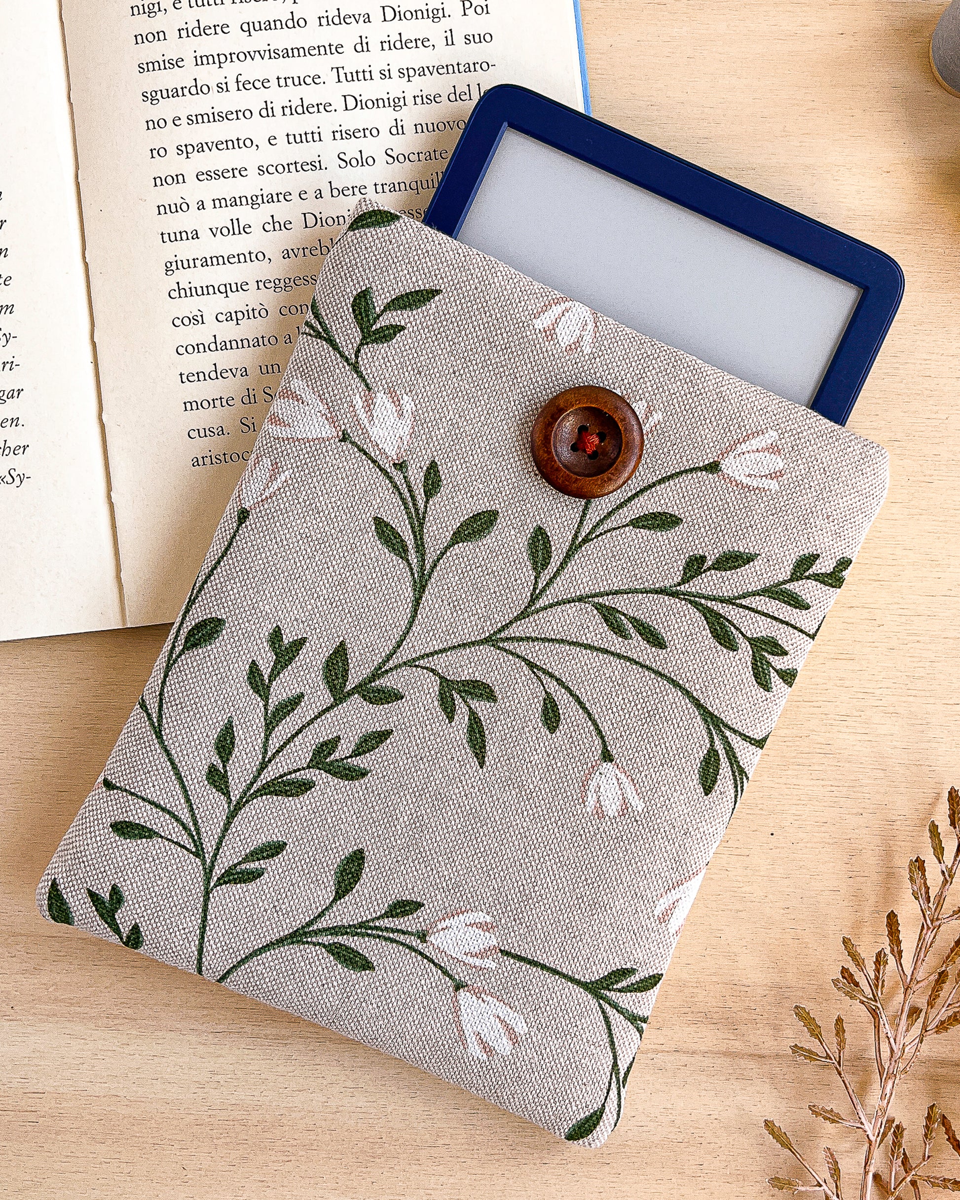custodia per e-reader kindle stoffa tralci fioriti busta imbottita