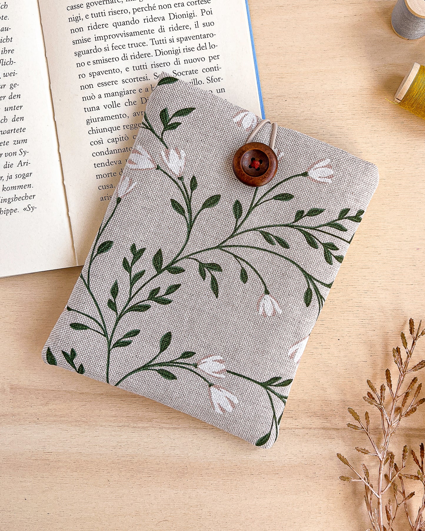 custodia per e-reader kindle stoffa tralci fioriti busta imbottita