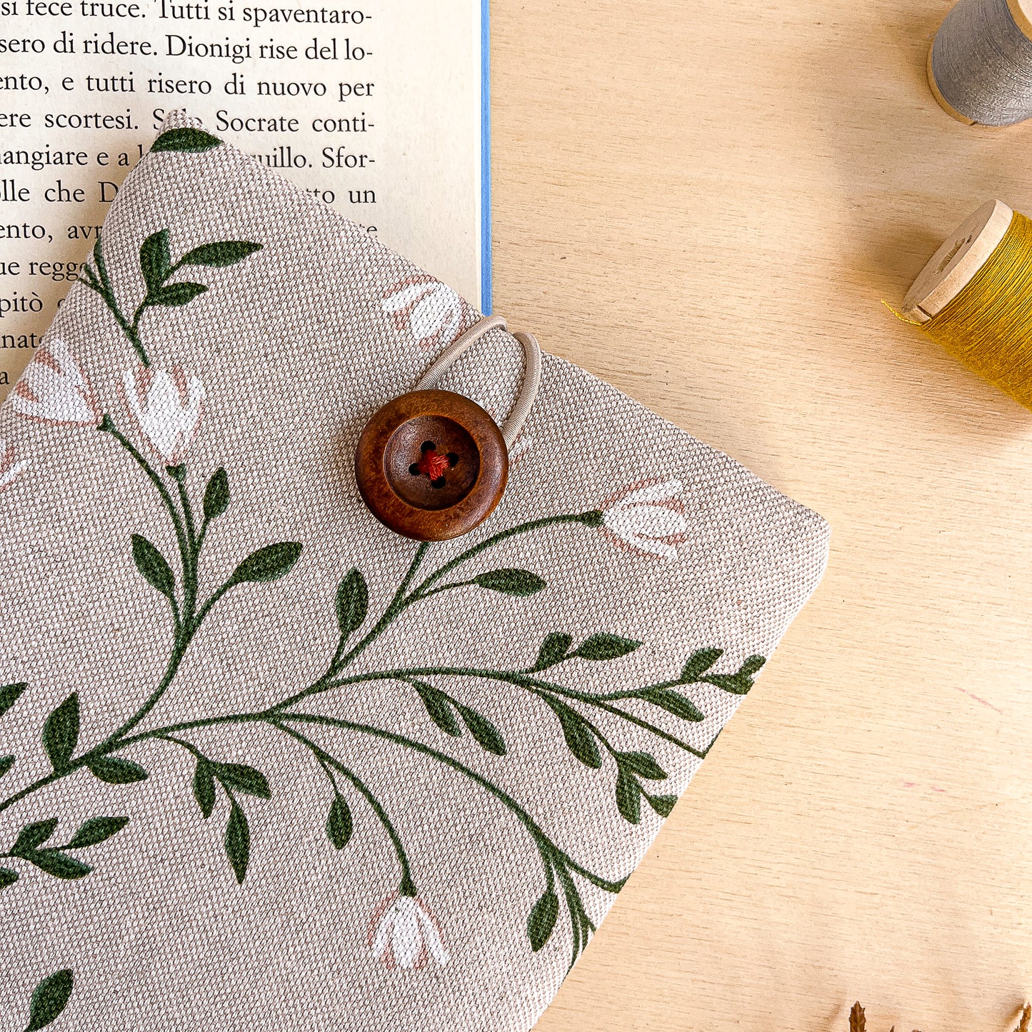 custodia per e-reader kindle stoffa tralci fioriti busta imbottita
