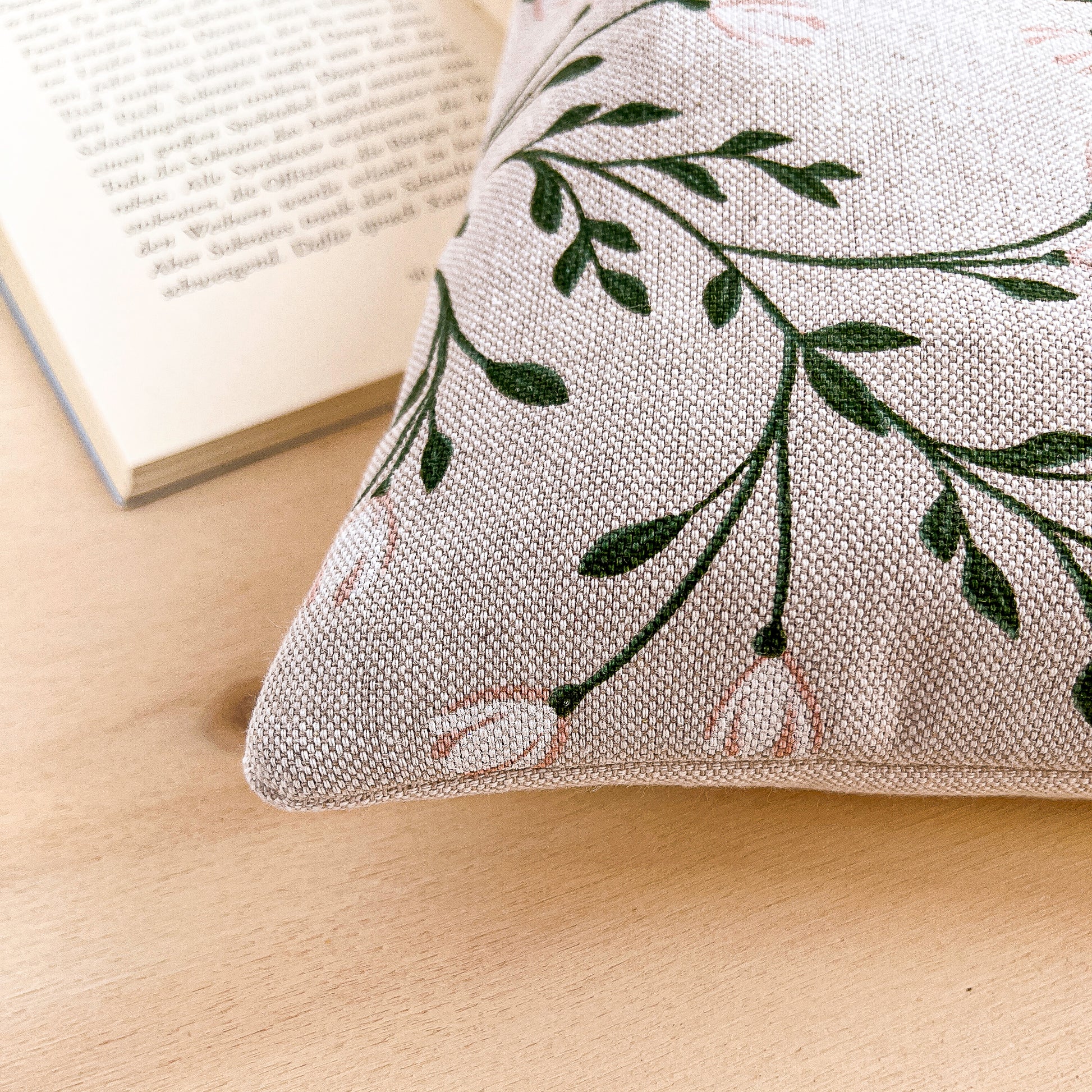Custodia per libri imbottita in cotone fantasia tralci fioriti fatta a mano