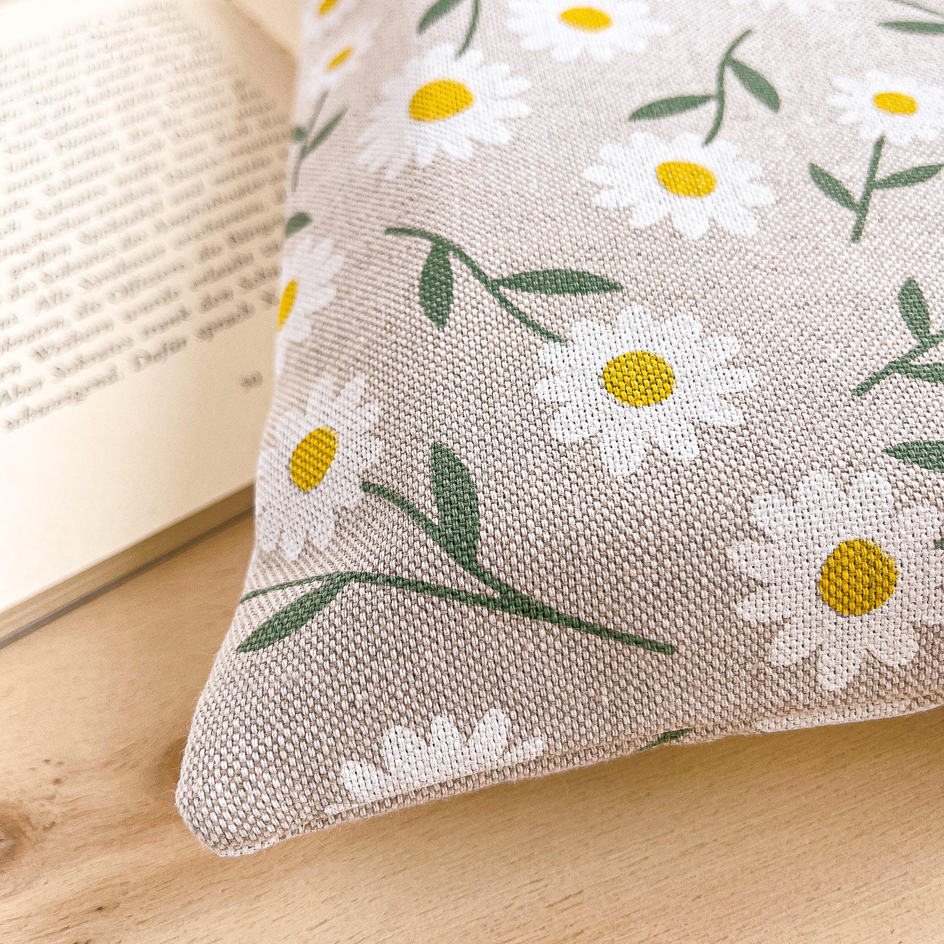 Custodia per libri imbottita in cotone fantasia margherite fatta a mano