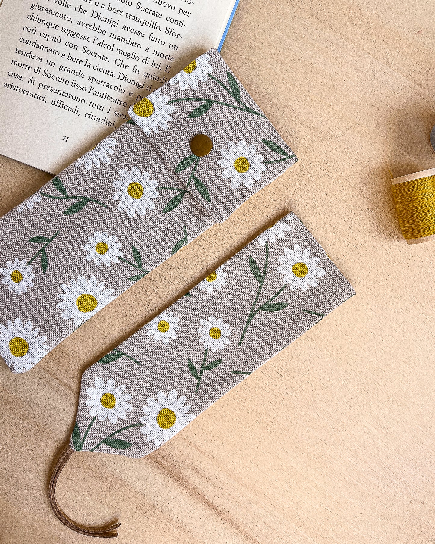 Astuccio in cotone fantasia margherite fatto a mano