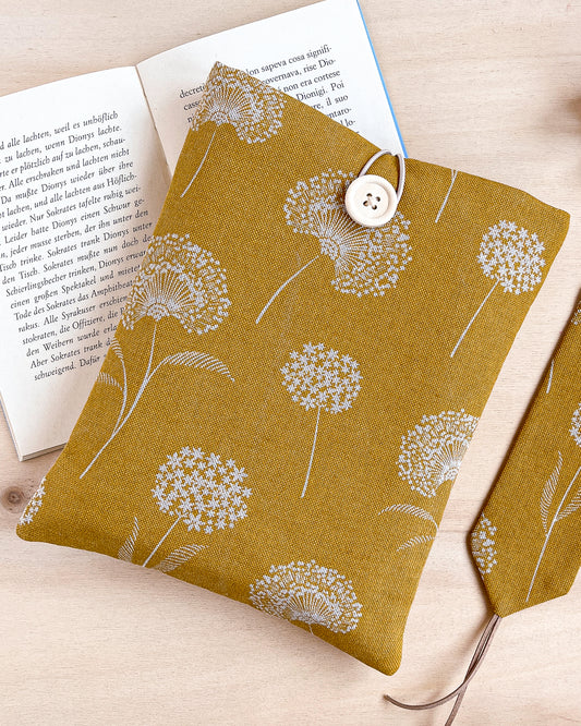 Custodia per libri imbottita in cotone fantasia ocra con fiori bianchi fatta a mano
